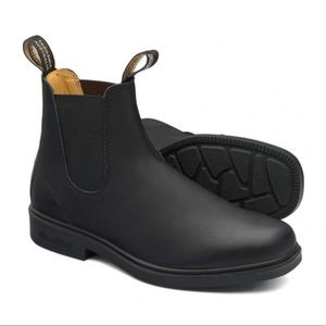 Blundstone 068 black leather chisel toe boots